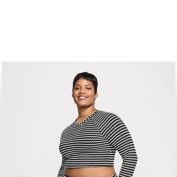 Land's End Plus Size Crochet long sleeve bikini top built-in bra black white 2X